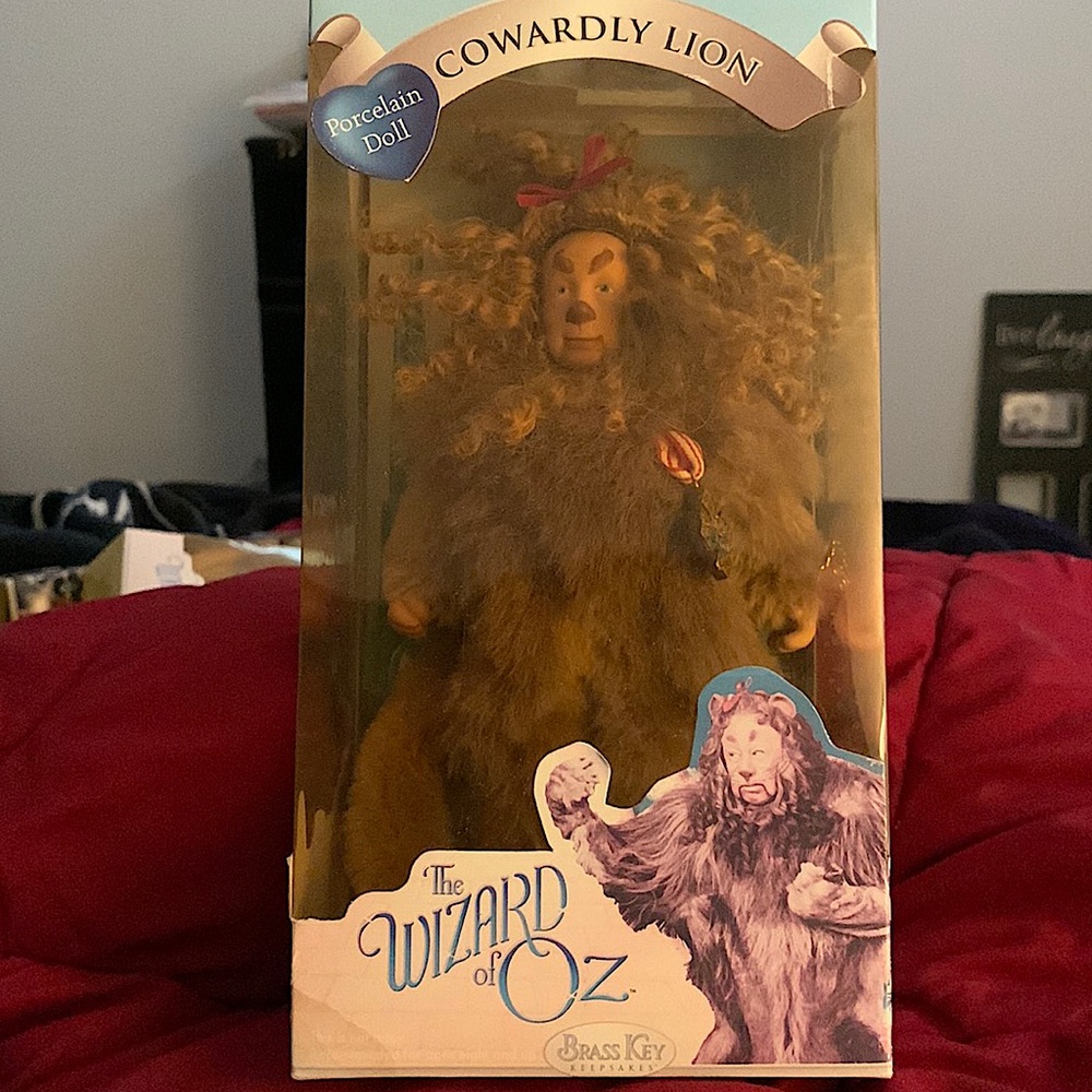 Cowardly lion wizard of oz